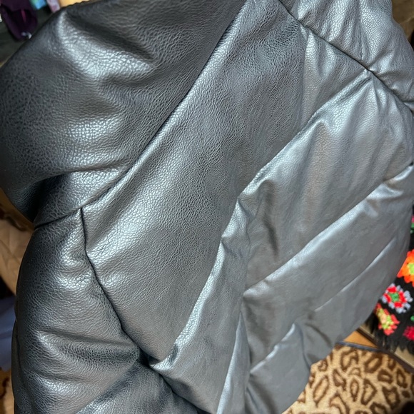 H&M Faux Leather Quilted Puffy Bomber Jacket. US Large. Black. NWT. - Picture 2 of 10